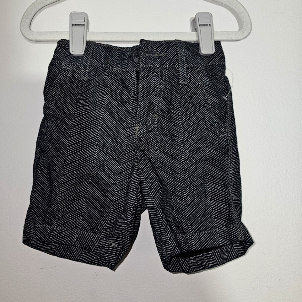GUC | 18-24M | Old Navy | Black & White Patterned Shorts